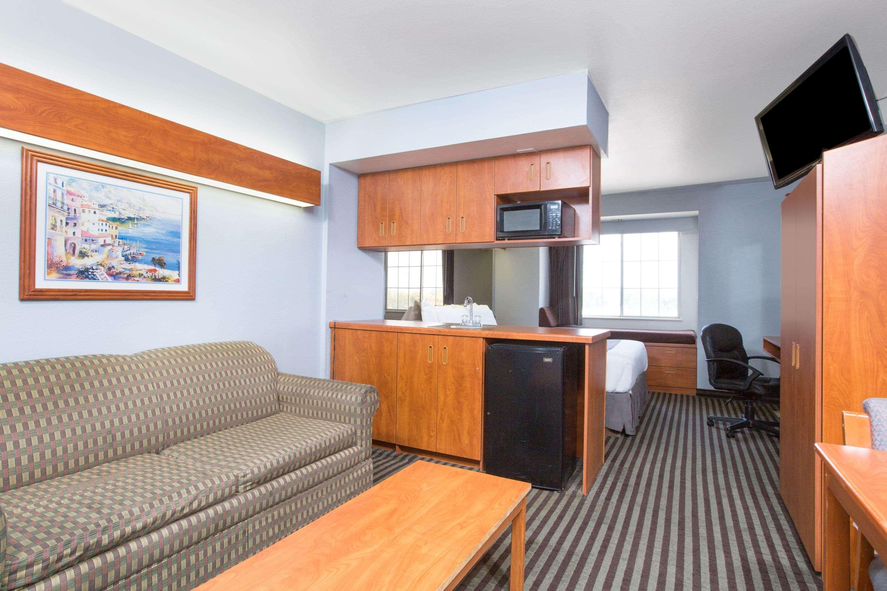 Microtel Inn & Suites By Wyndham Garland/Dallas Extérieur photo