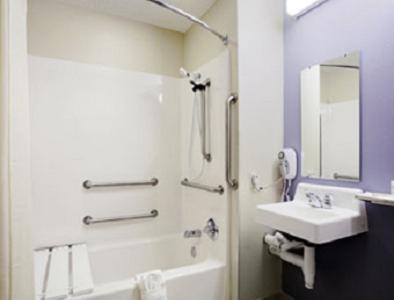 Microtel Inn & Suites By Wyndham Garland/Dallas Chambre photo